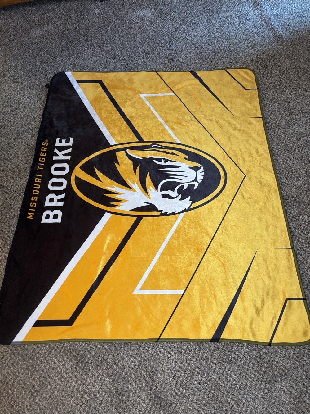 Missouri Tigers Brooke Gold & Black Fleece Throw Blanket